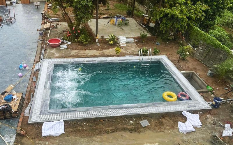 Thi công bể bơi gia đình hiện đại của anh Sơn tại Bắc Giang