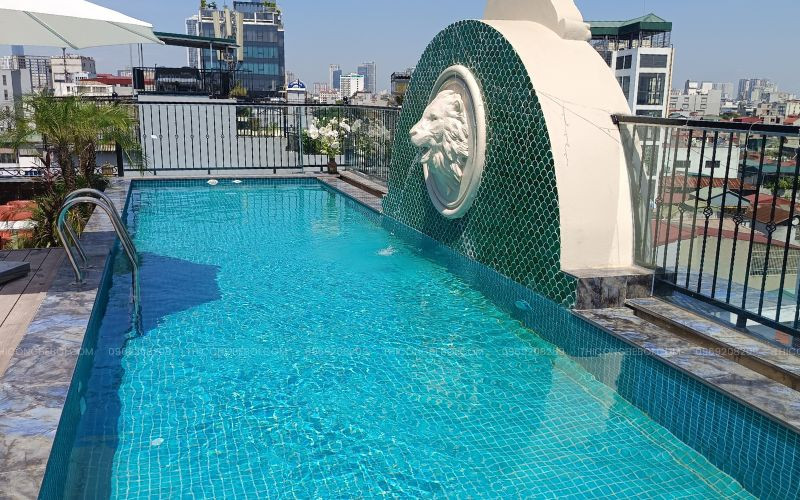 Bể bơi khách sạn tầng thượng tại phố Giang Văn Minh, Hà Nội
