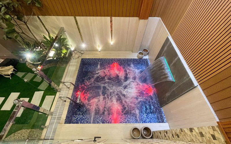 Bàn giao bể sục nước nóng gia đình nhỏ gọn, hiện đại tại Hoàng Đạo Thành, Hà Nội